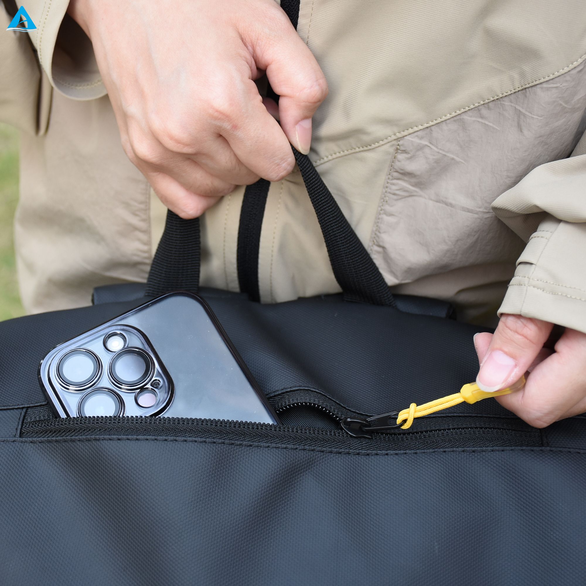 Mochila de negocios de moda mochila grande Carrera en la mochila impermeable al aire libre Rucksack casual Daypack Fit de 14 pulgadas para computadora portátil mochila