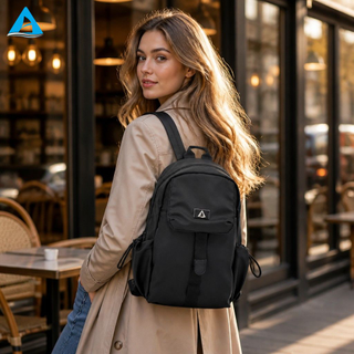 Bolso de hombro negro Mochila pequeña de nailon de primera calidad resistente al agua con bolsillo con solapa y bolsillos laterales con cordón para uso diario
