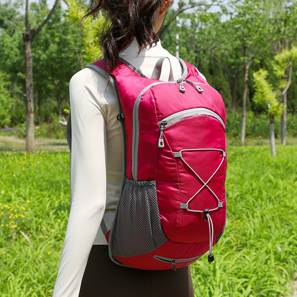 Nueva mochila ligera impermeable para ciclismo para hombres y mujeres, mochila multifuncional para senderismo con soporte para casco, bolsillos laterales de malla